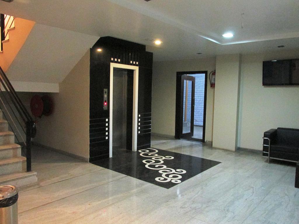 The Sapphire Grand Ξενοδοχείο Βαρανάσι Εξωτερικό φωτογραφία