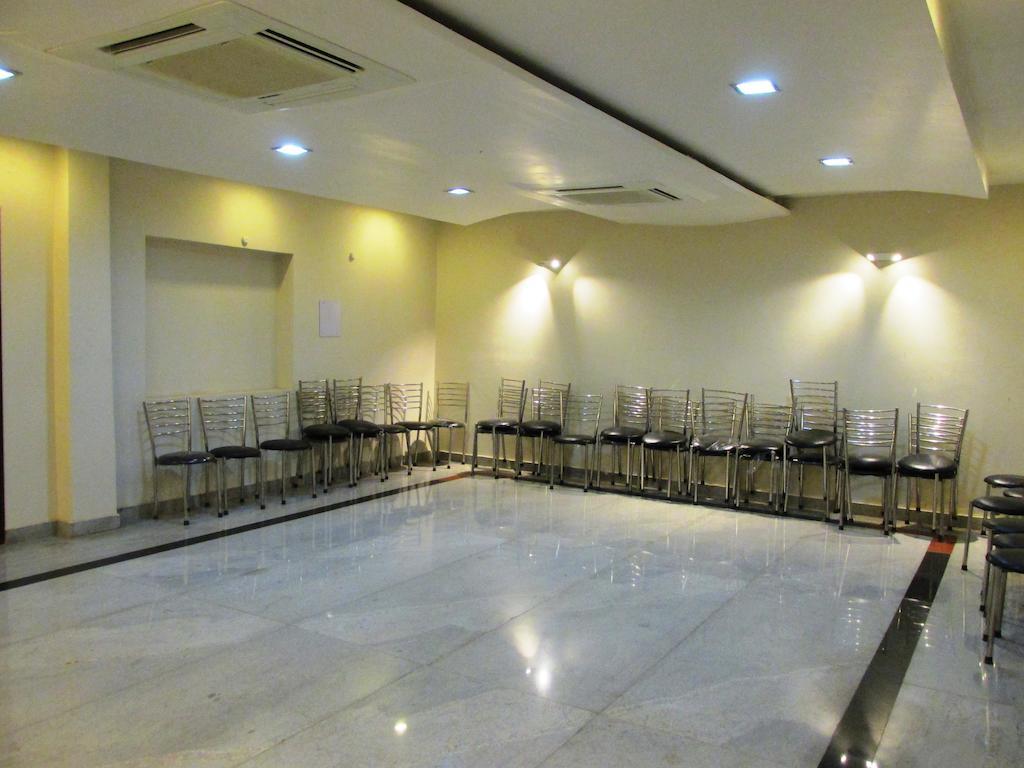 The Sapphire Grand Ξενοδοχείο Βαρανάσι Εξωτερικό φωτογραφία
