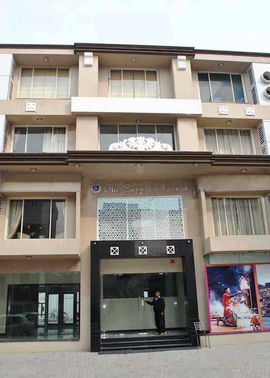 The Sapphire Grand Ξενοδοχείο Βαρανάσι Εξωτερικό φωτογραφία