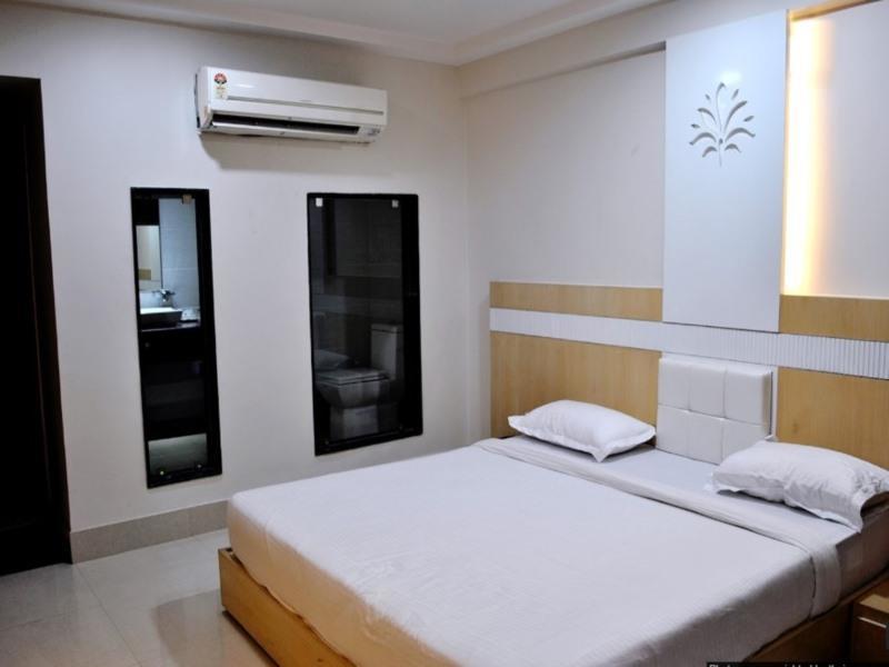 The Sapphire Grand Ξενοδοχείο Βαρανάσι Εξωτερικό φωτογραφία