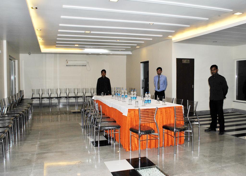 The Sapphire Grand Ξενοδοχείο Βαρανάσι Εξωτερικό φωτογραφία
