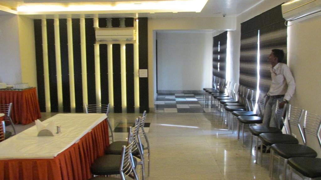 The Sapphire Grand Ξενοδοχείο Βαρανάσι Εξωτερικό φωτογραφία